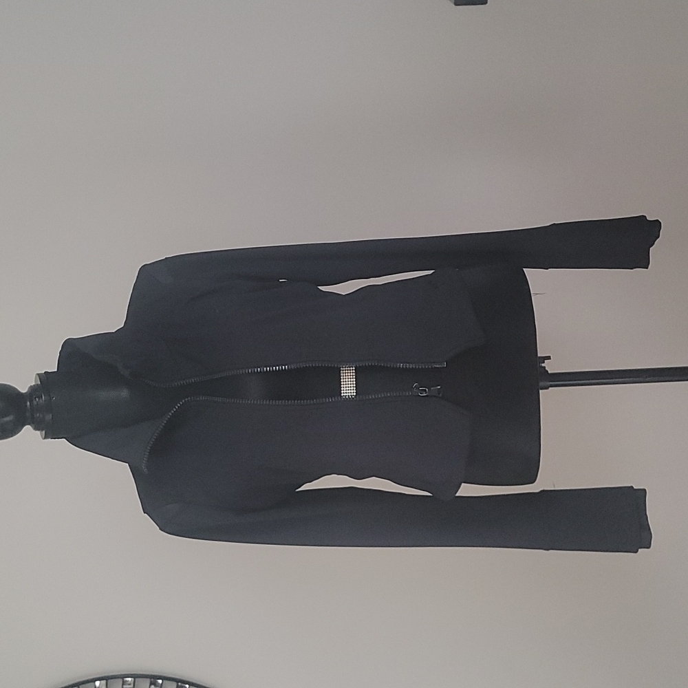 Under Armour black top  and jacket size m